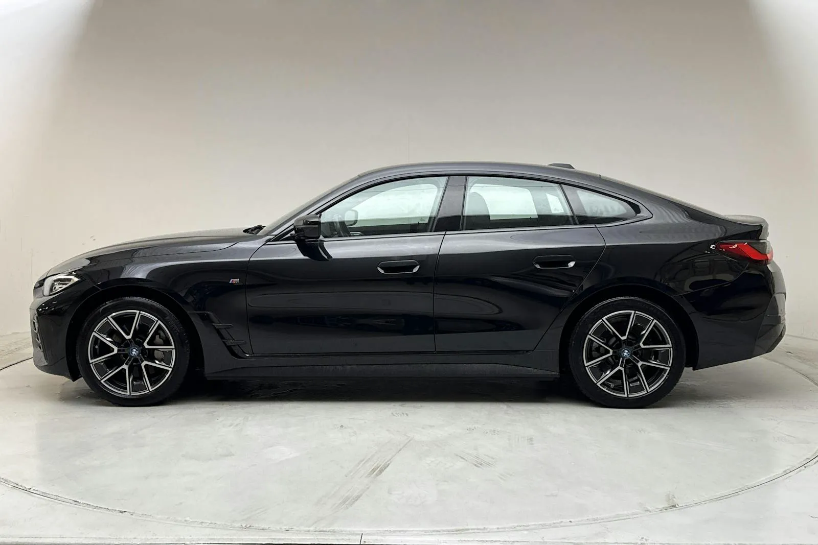 BMW i4 bild 2