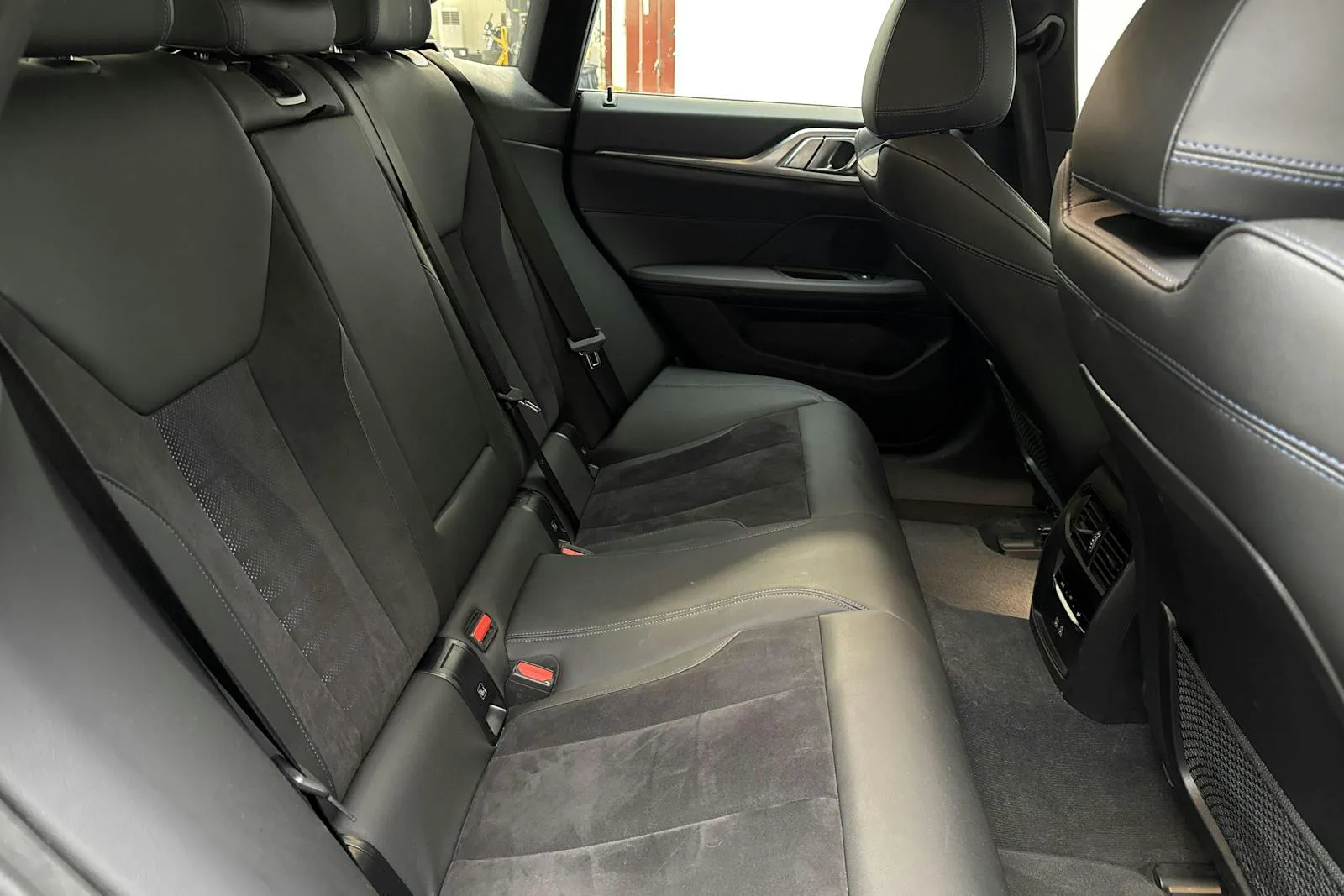BMW i4 bild 8