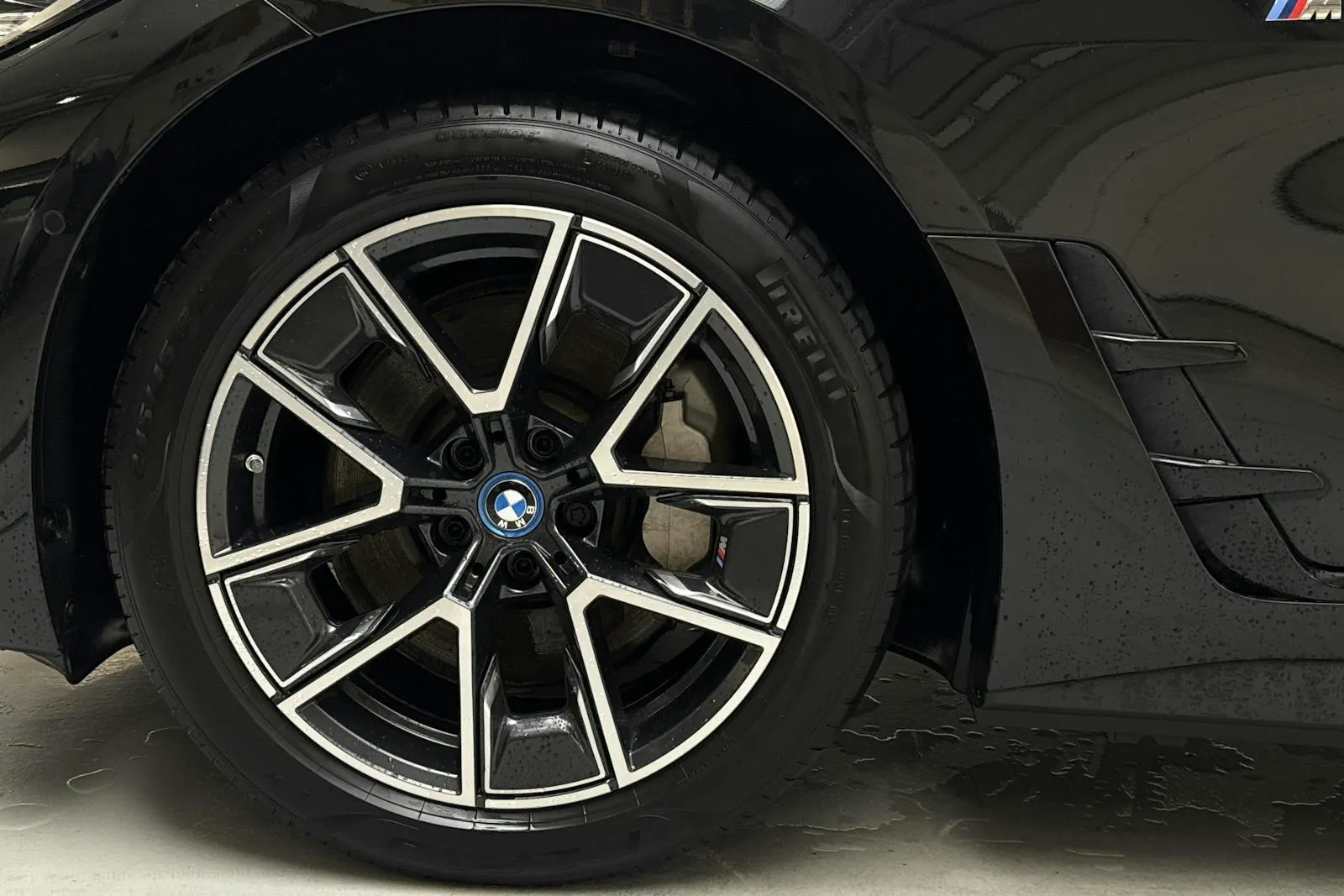 BMW i4 bild 17
