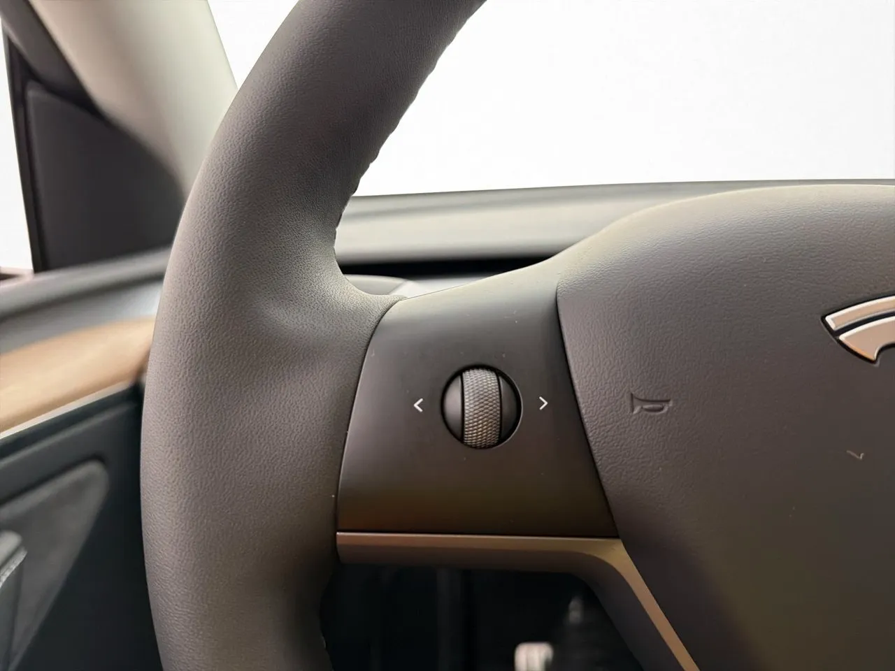 Tesla Model Y bild 29