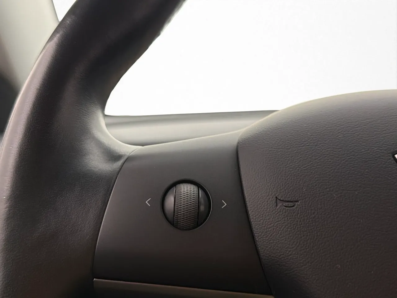 Tesla Model 3 bild 28