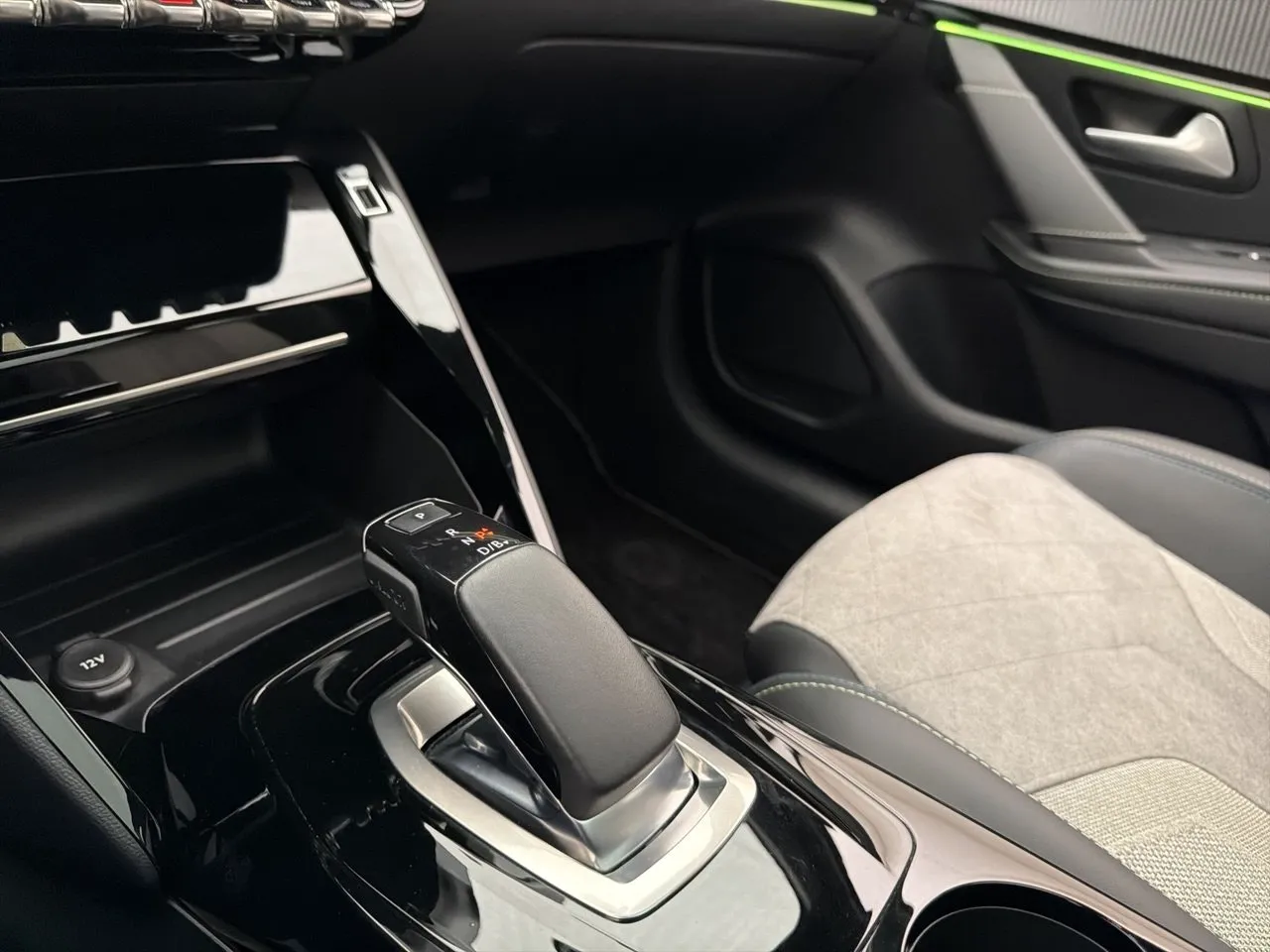 Peugeot e-208 bild 27