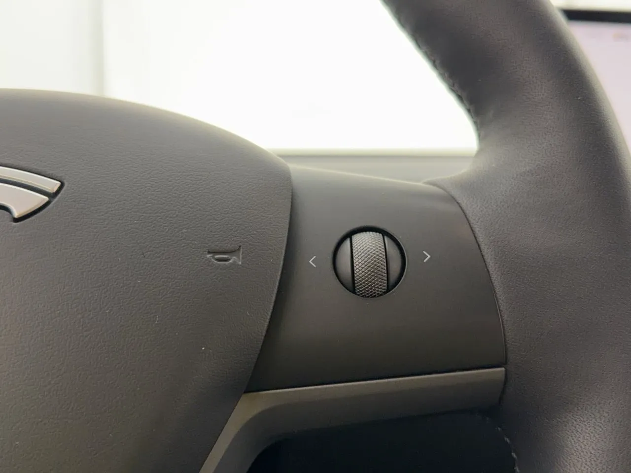 Tesla Model Y bild 27