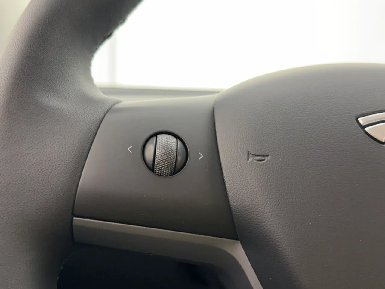 Tesla Model Y bild 26