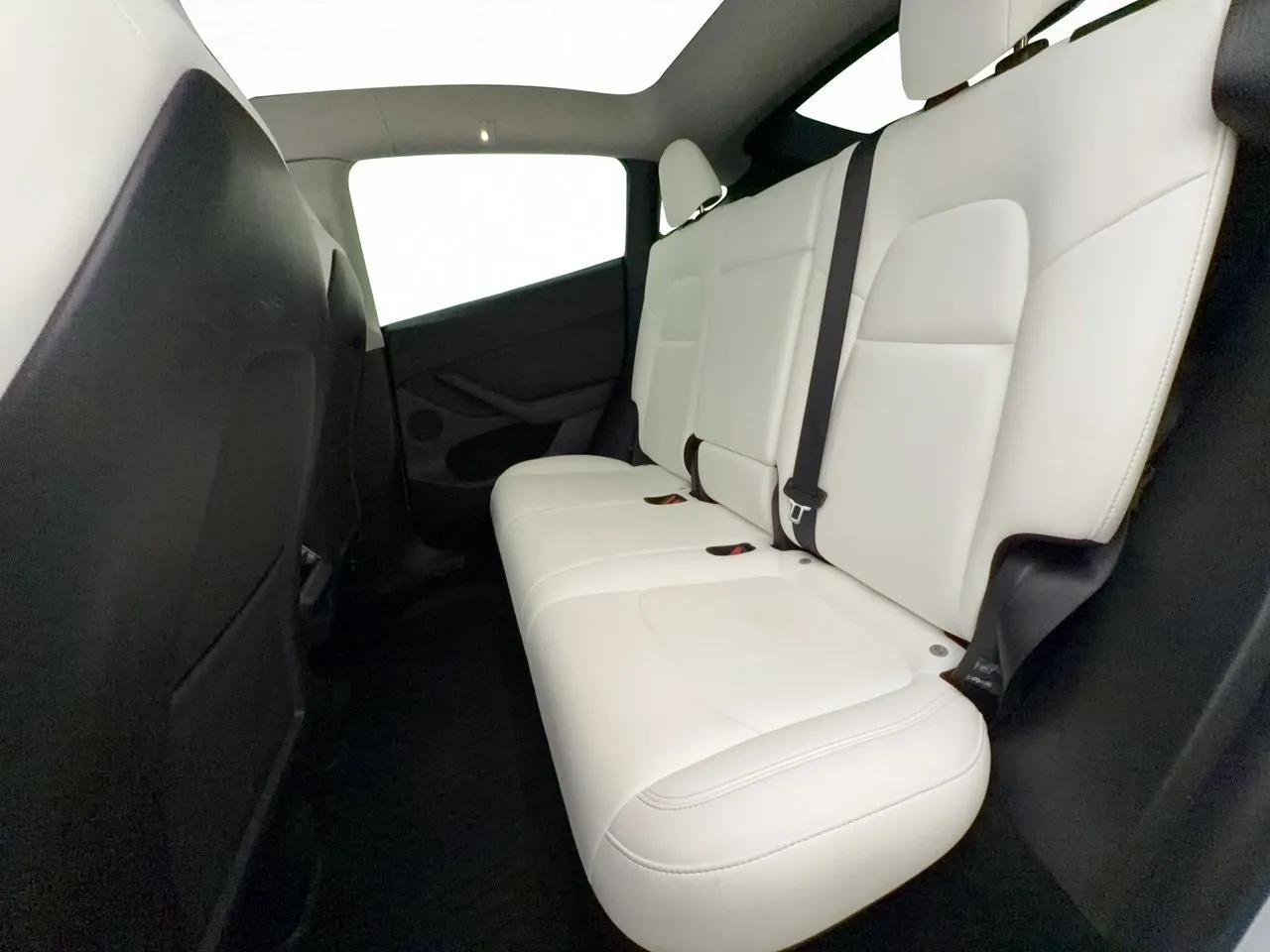 Tesla Model Y bild 18
