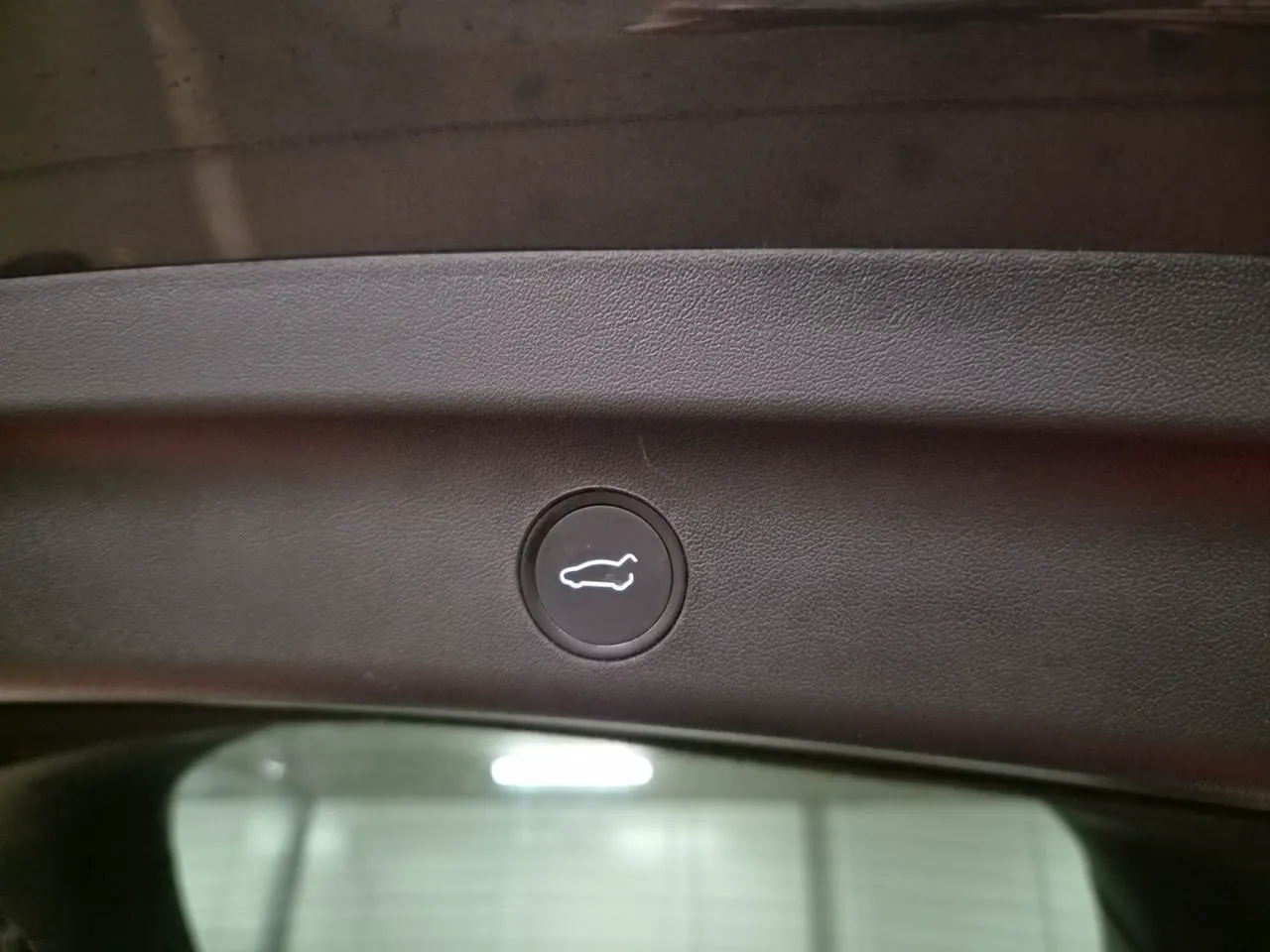 Tesla Model Y bild 24