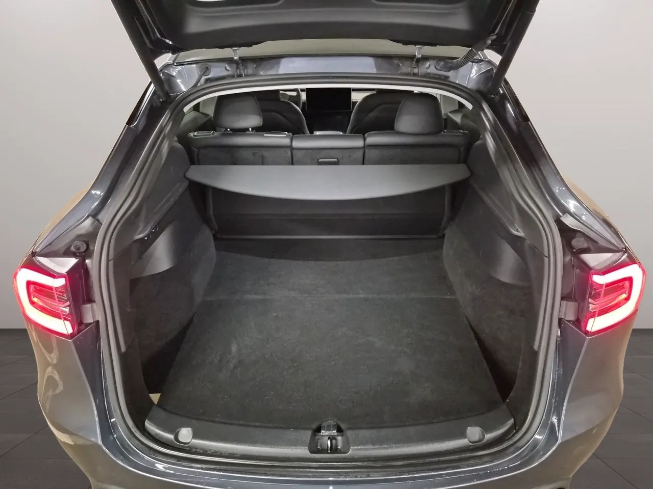 Tesla Model Y bild 23