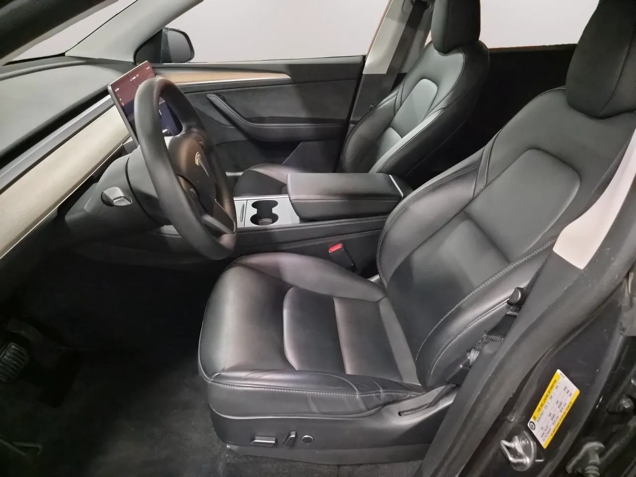 Tesla Model Y bild 10