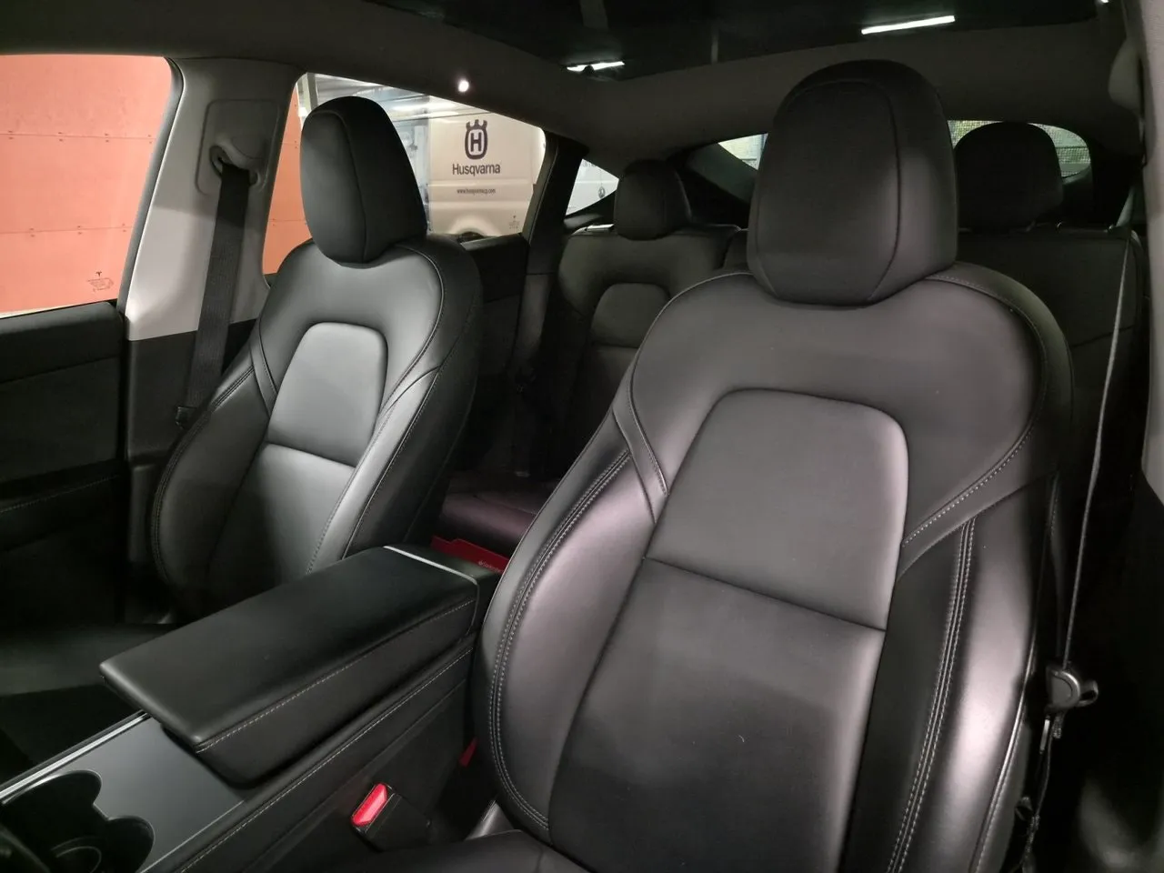 Tesla Model Y bild 12