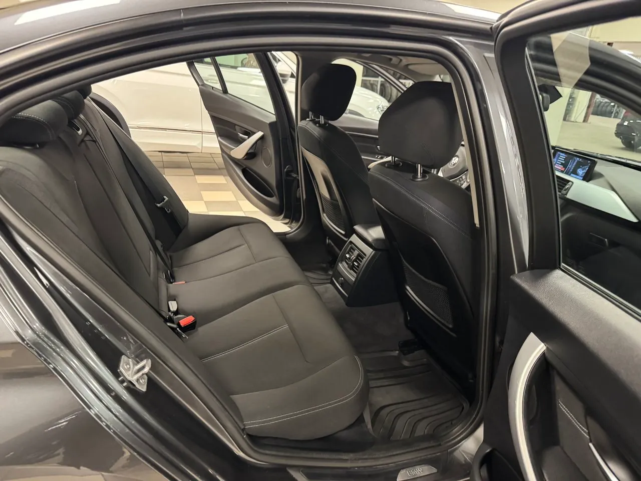 BMW 320 bild 13
