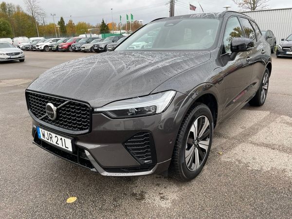 Volvo XC60 T6 Plus Dark plug in - 2025
