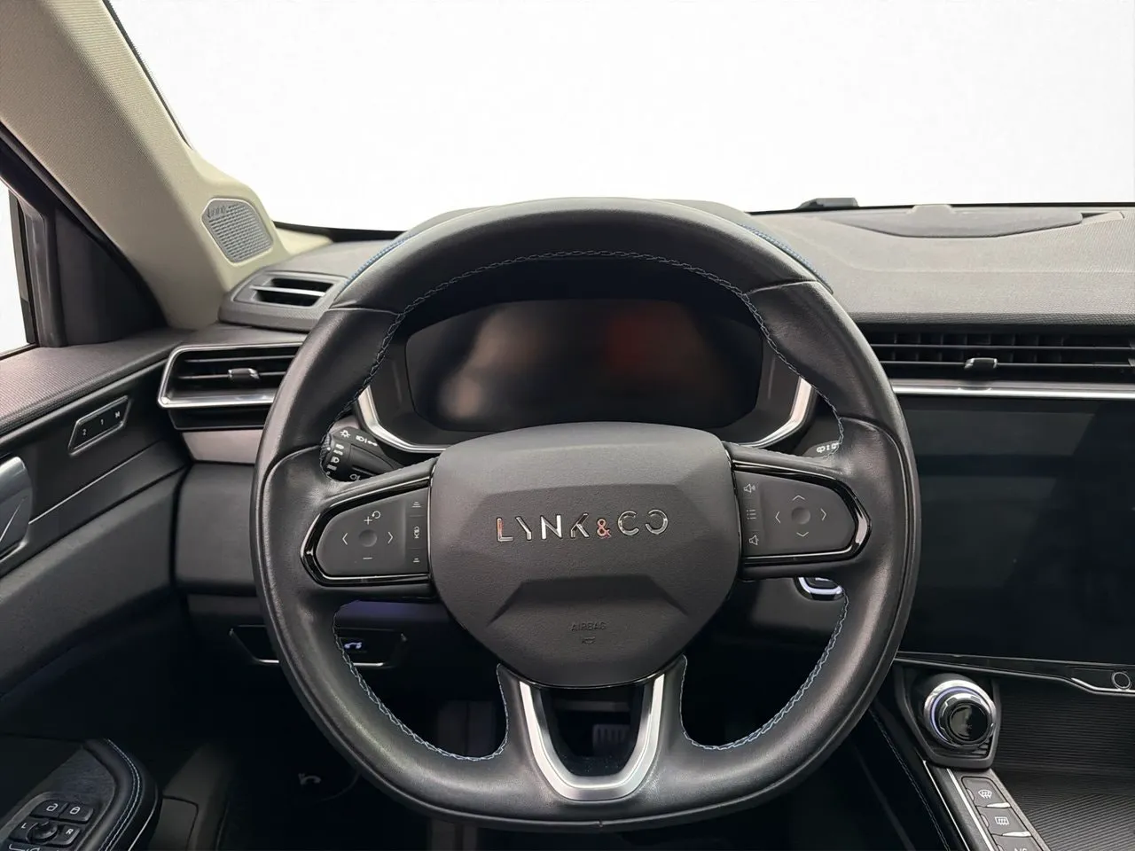 Lynk & Co 01 bild 16
