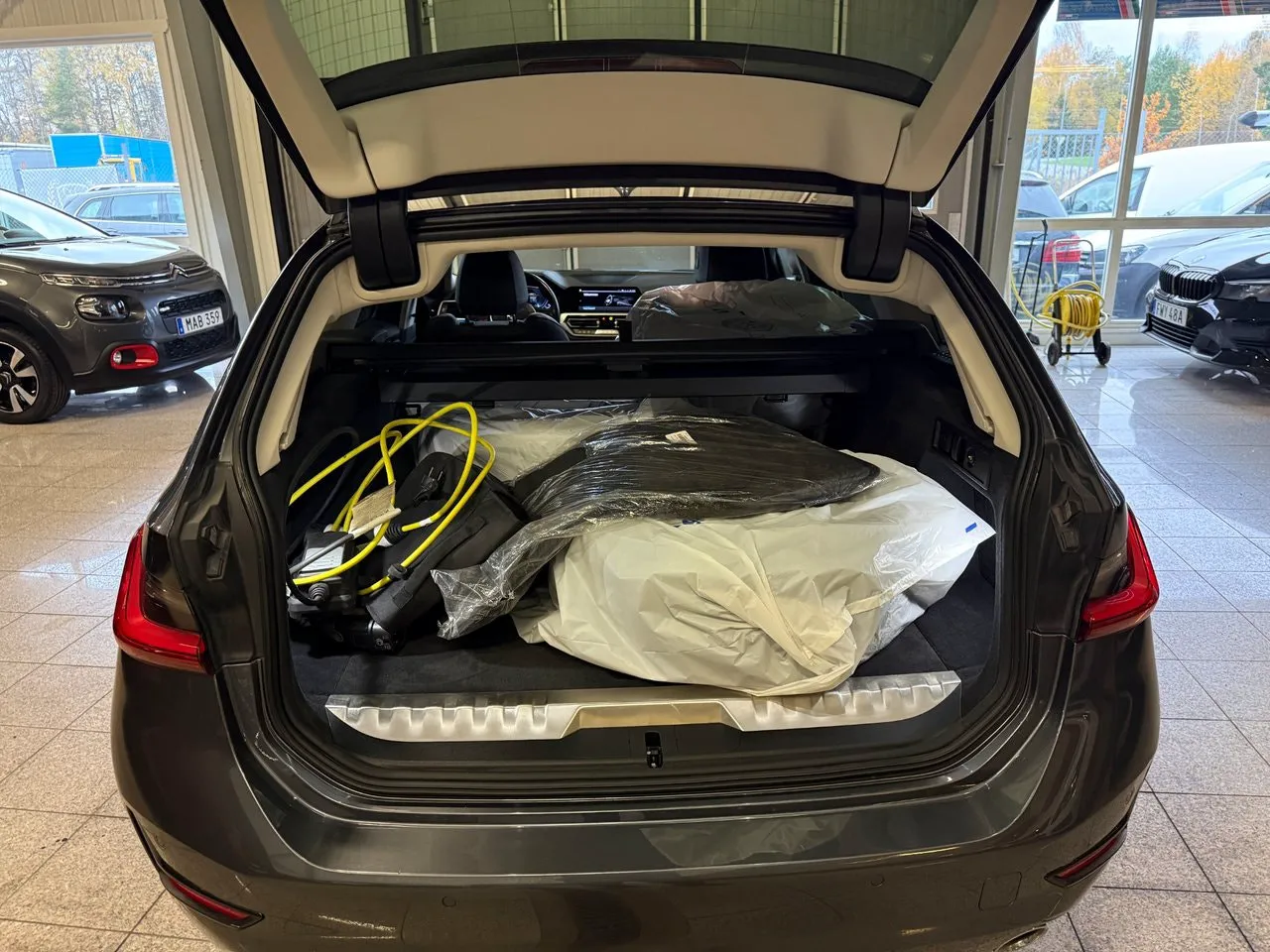 BMW 330 bild 9