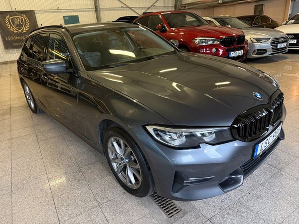 BMW 330 e xDrive Touring Sport line 1 ägare Navi Keyless V-hjul - 2021
