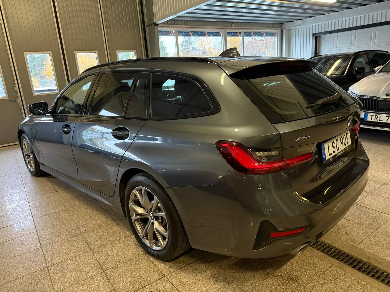 BMW 330 bild 5