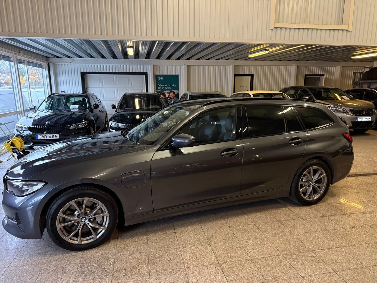 BMW 330 bild 6