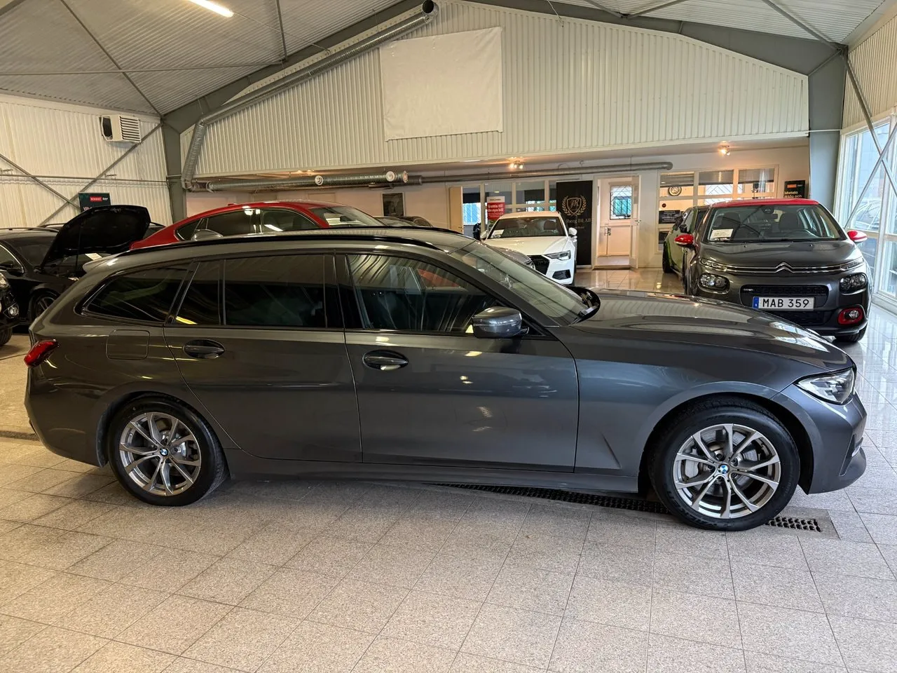 BMW 330 bild 2