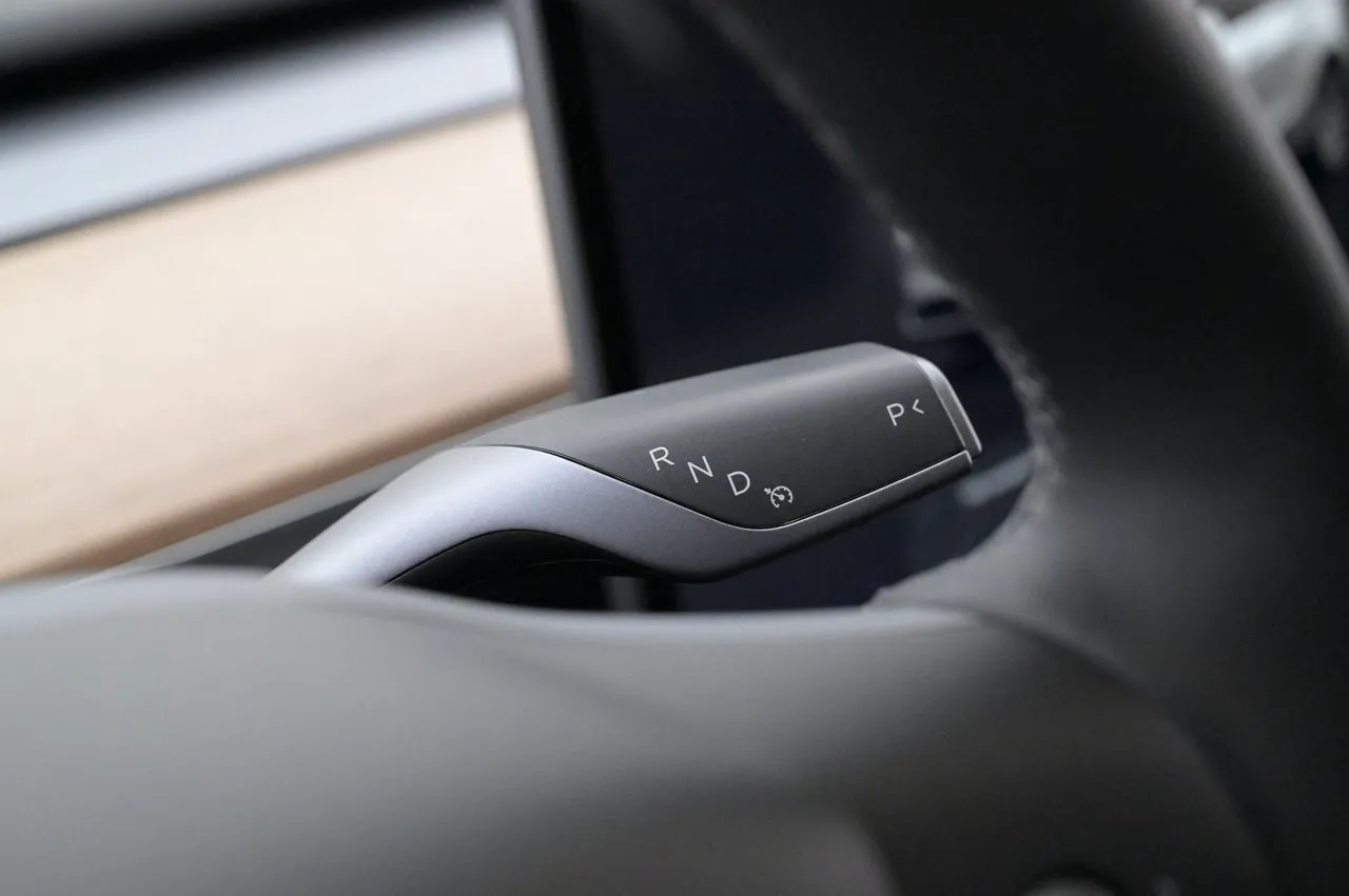 Tesla Model Y bild 8
