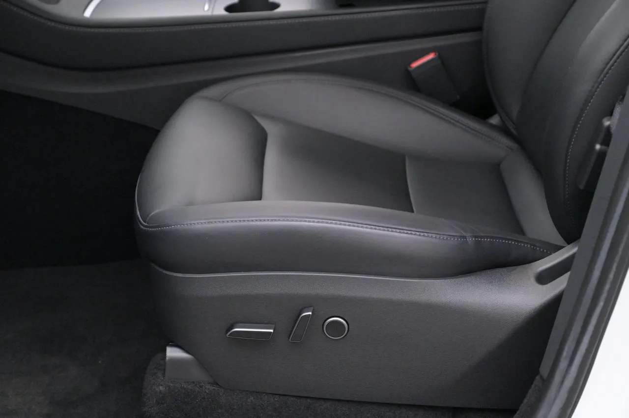 Tesla Model Y bild 11