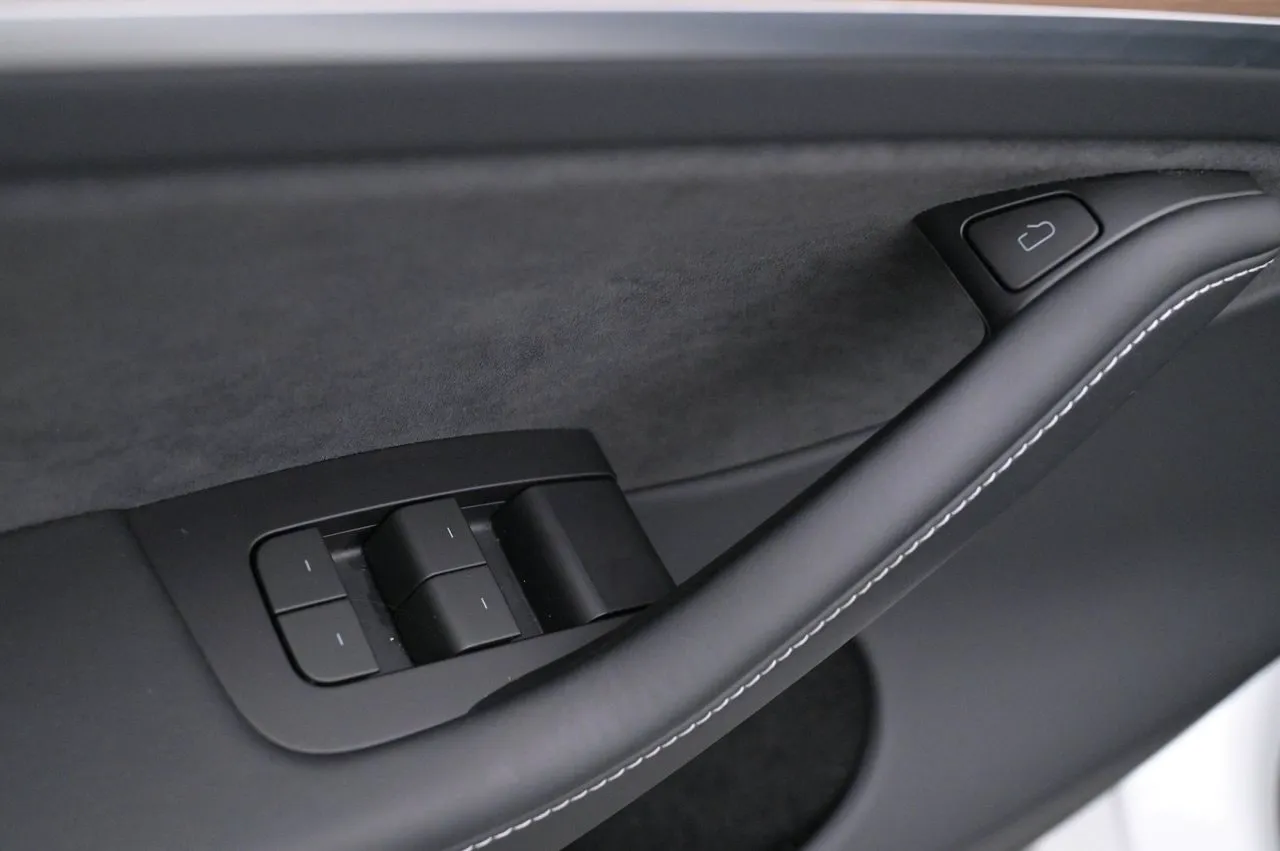 Tesla Model Y bild 10
