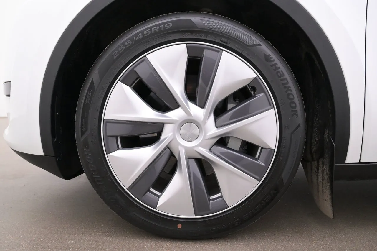 Tesla Model Y bild 27