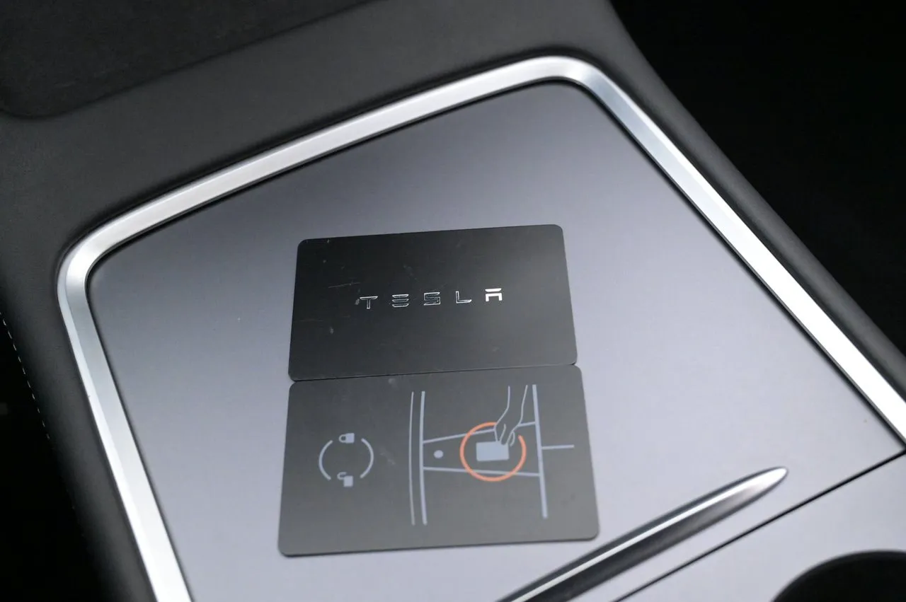 Tesla Model Y bild 24