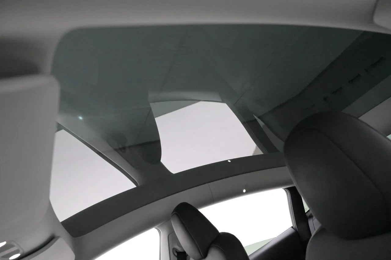 Tesla Model Y bild 25