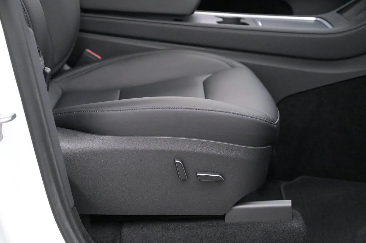 Tesla Model Y bild 13