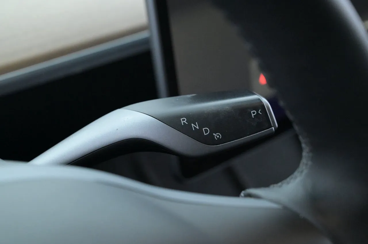 Tesla Model Y bild 8