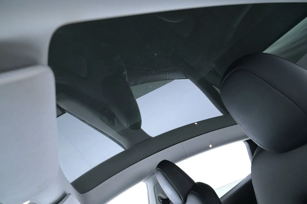 Tesla Model Y bild 25