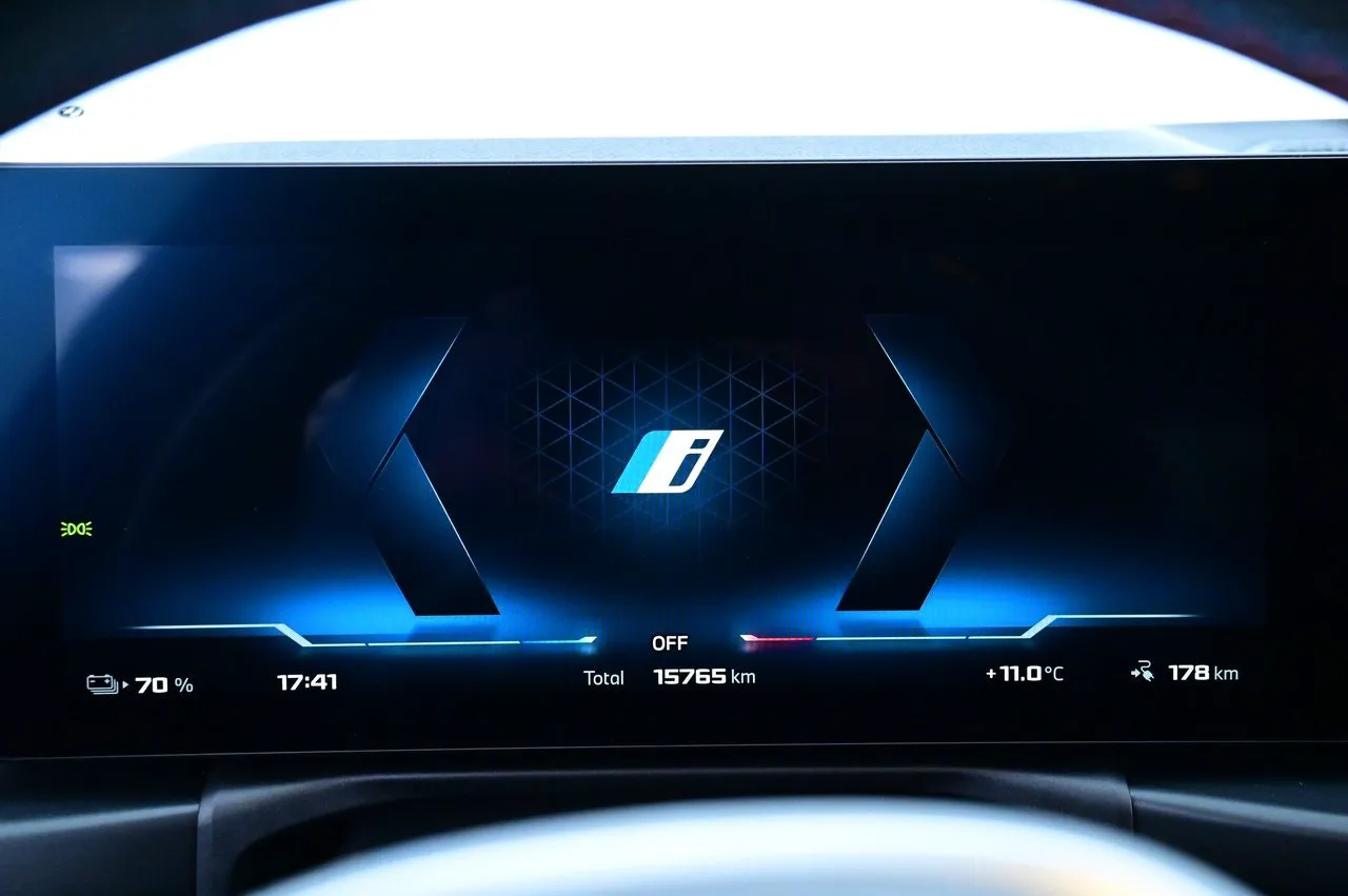 BMW i4 bild 8