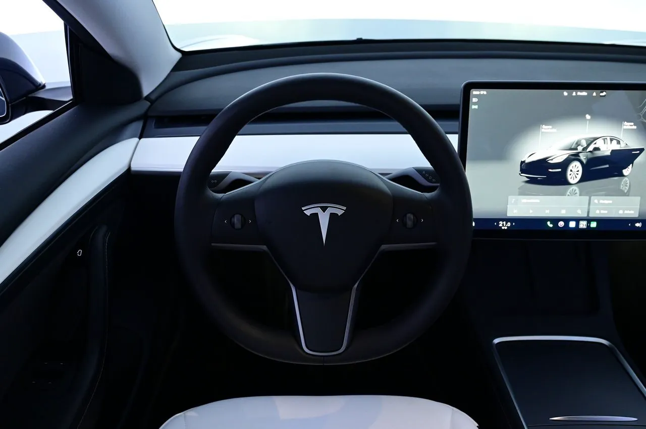 Tesla Model 3 bild 7