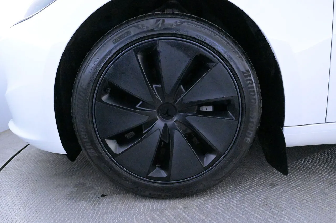 Tesla Model 3 bild 27