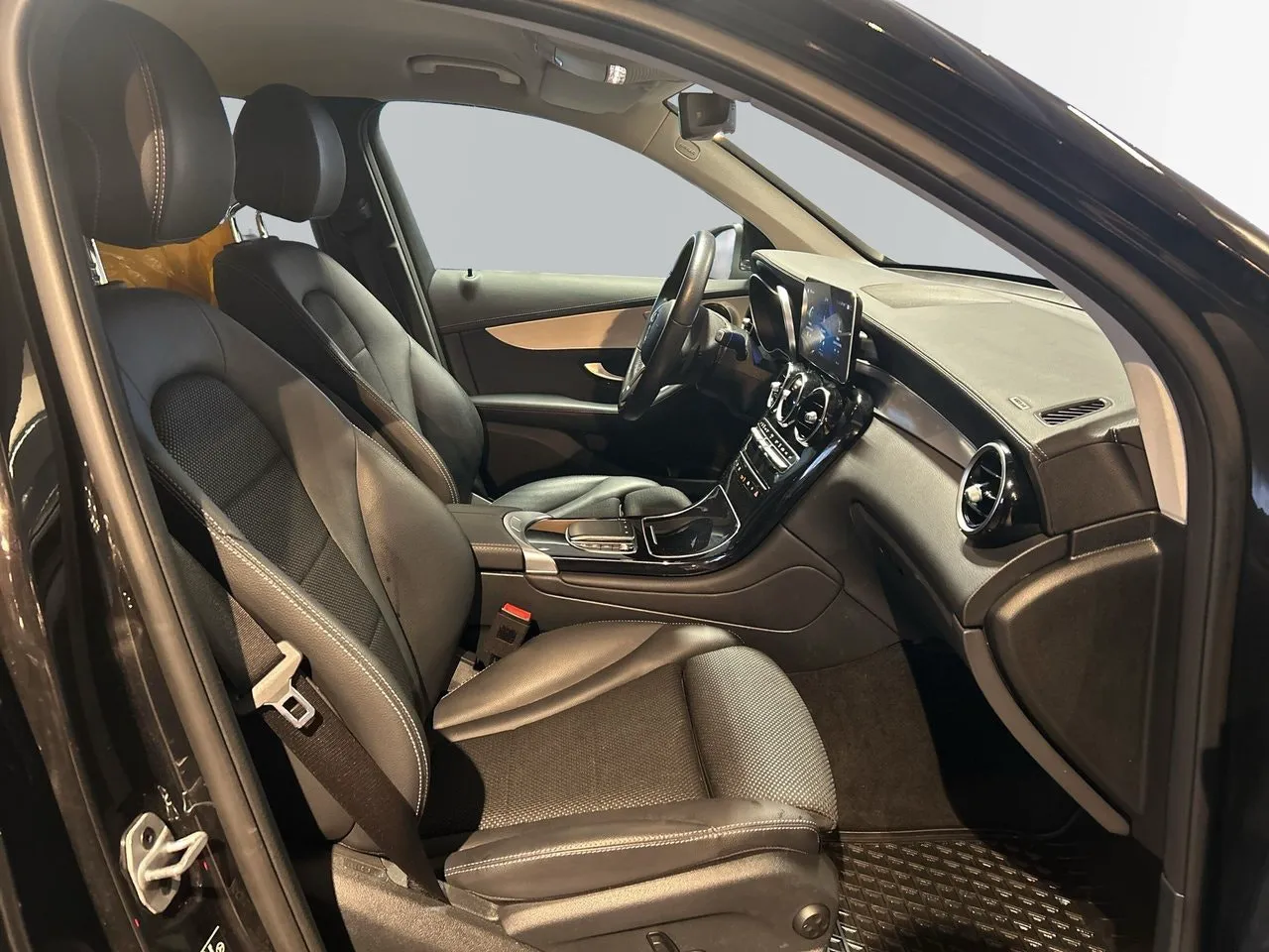 Mercedes GLC300 bild 10