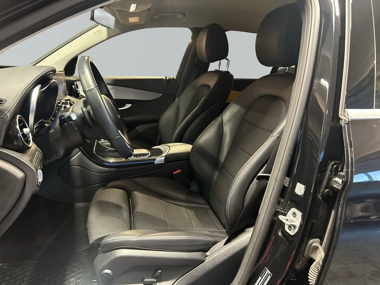 Mercedes GLC300 bild 13