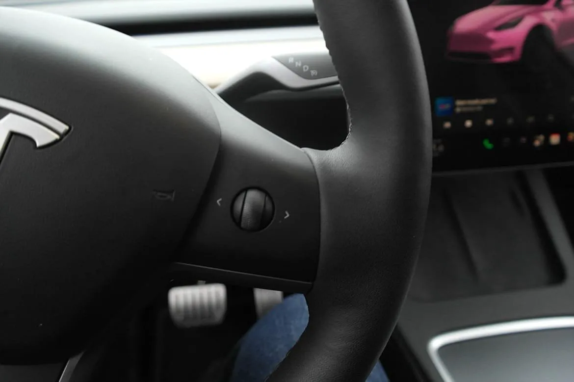Tesla Model Y bild 11