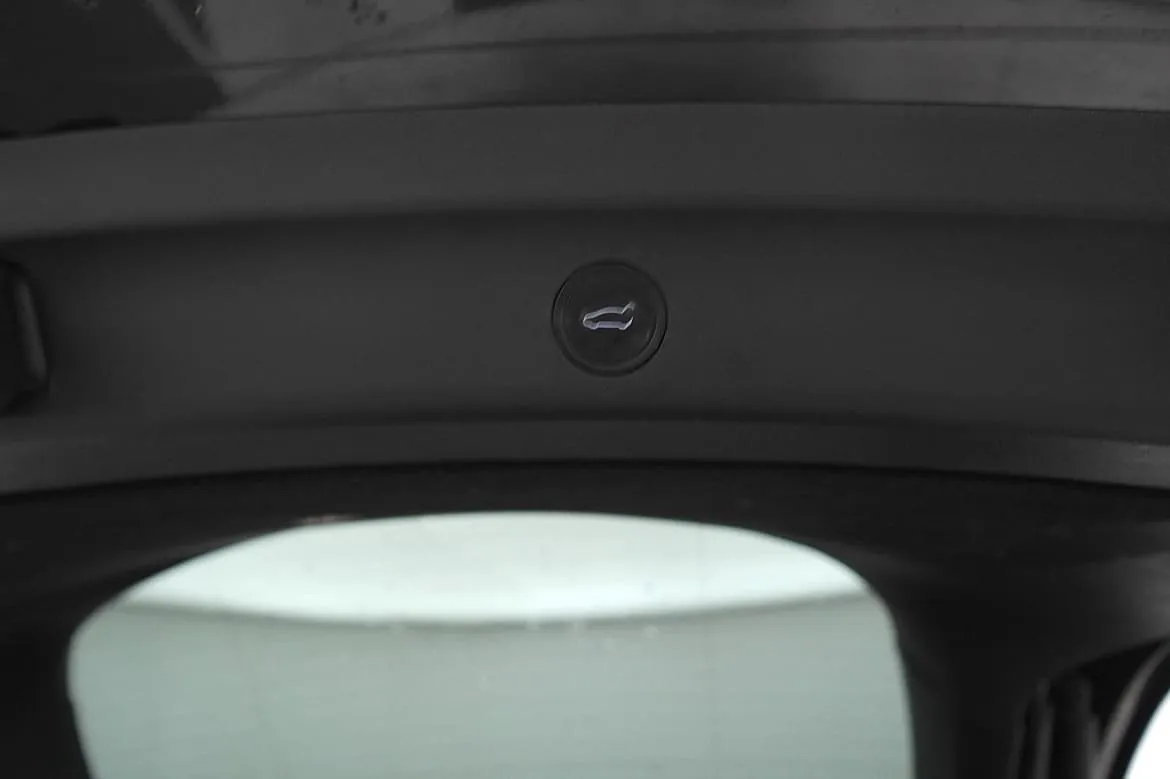 Tesla Model Y bild 23