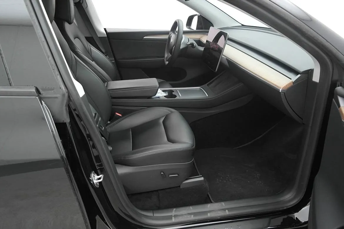 Tesla Model Y bild 17