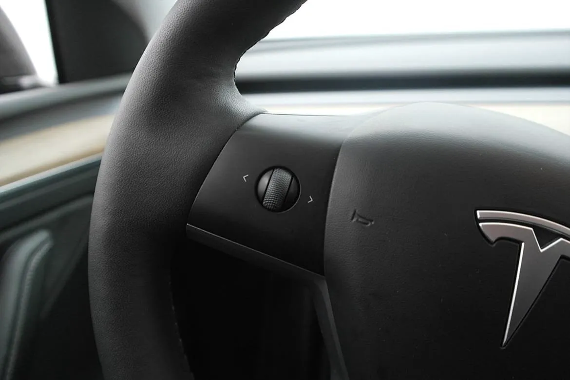 Tesla Model Y bild 10