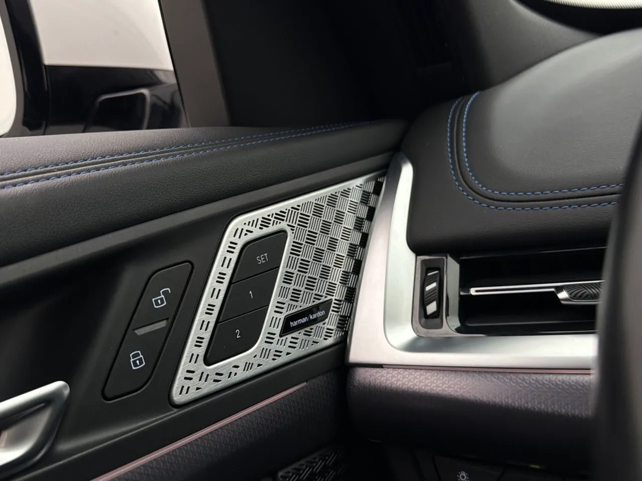 BMW iX1 bild 14