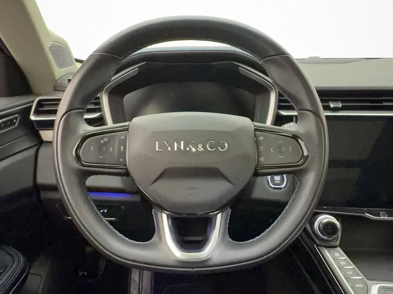 Lynk & Co 01 bild 17