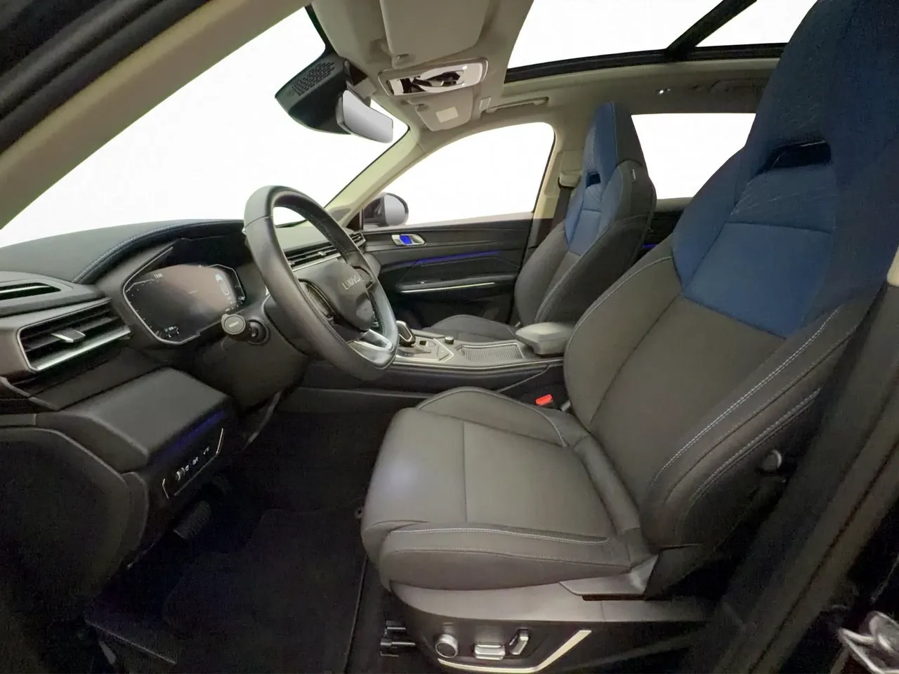 Lynk & Co 01 bild 12