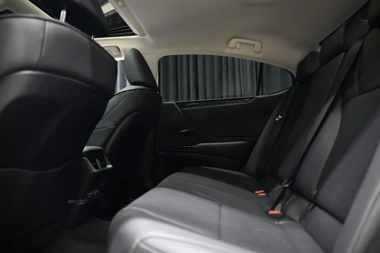 Lexus ES bild 23