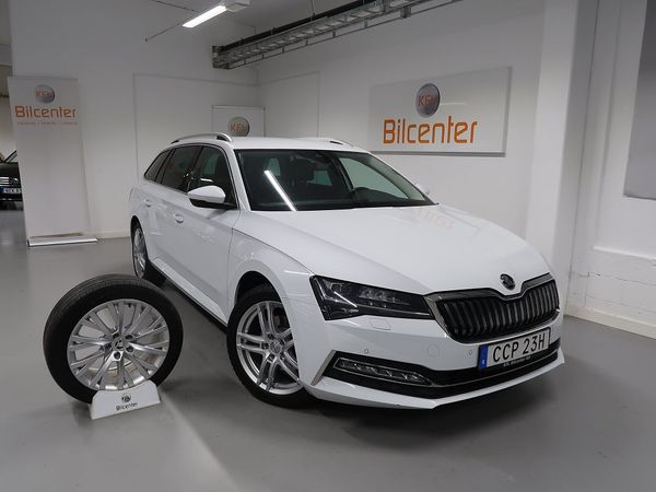 Skoda Superb iV 1.4 TSI Style V-Däck ingår Cockpit-Drag-Kamera-Värma - 2023