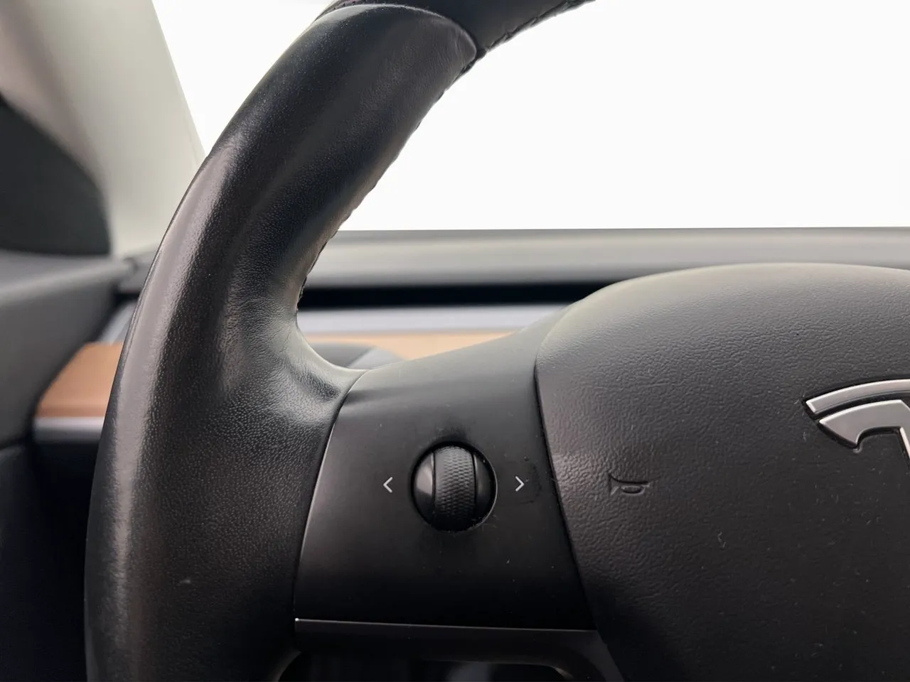 Tesla Model 3 bild 15