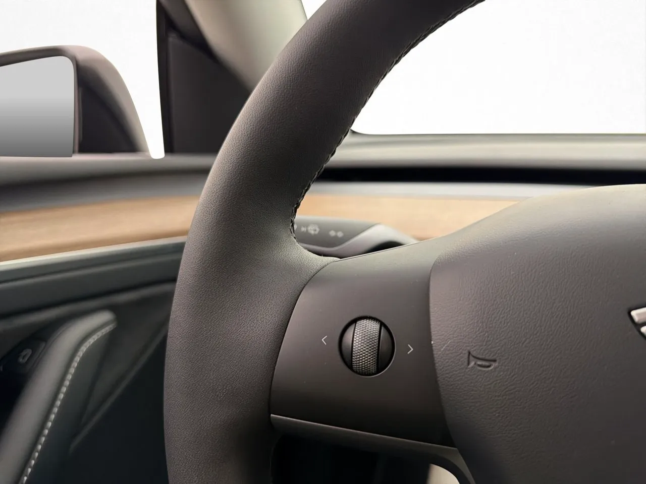 Tesla Model Y bild 15