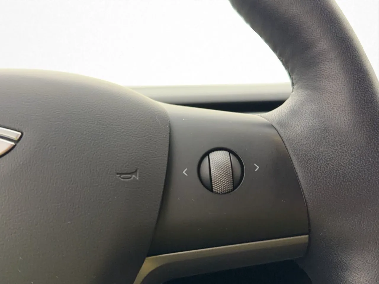Tesla Model 3 bild 18
