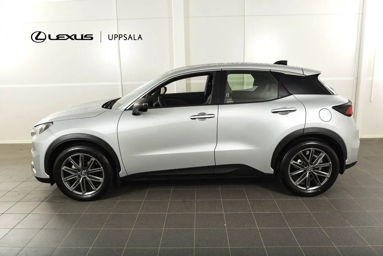 Lexus LBX bild 2