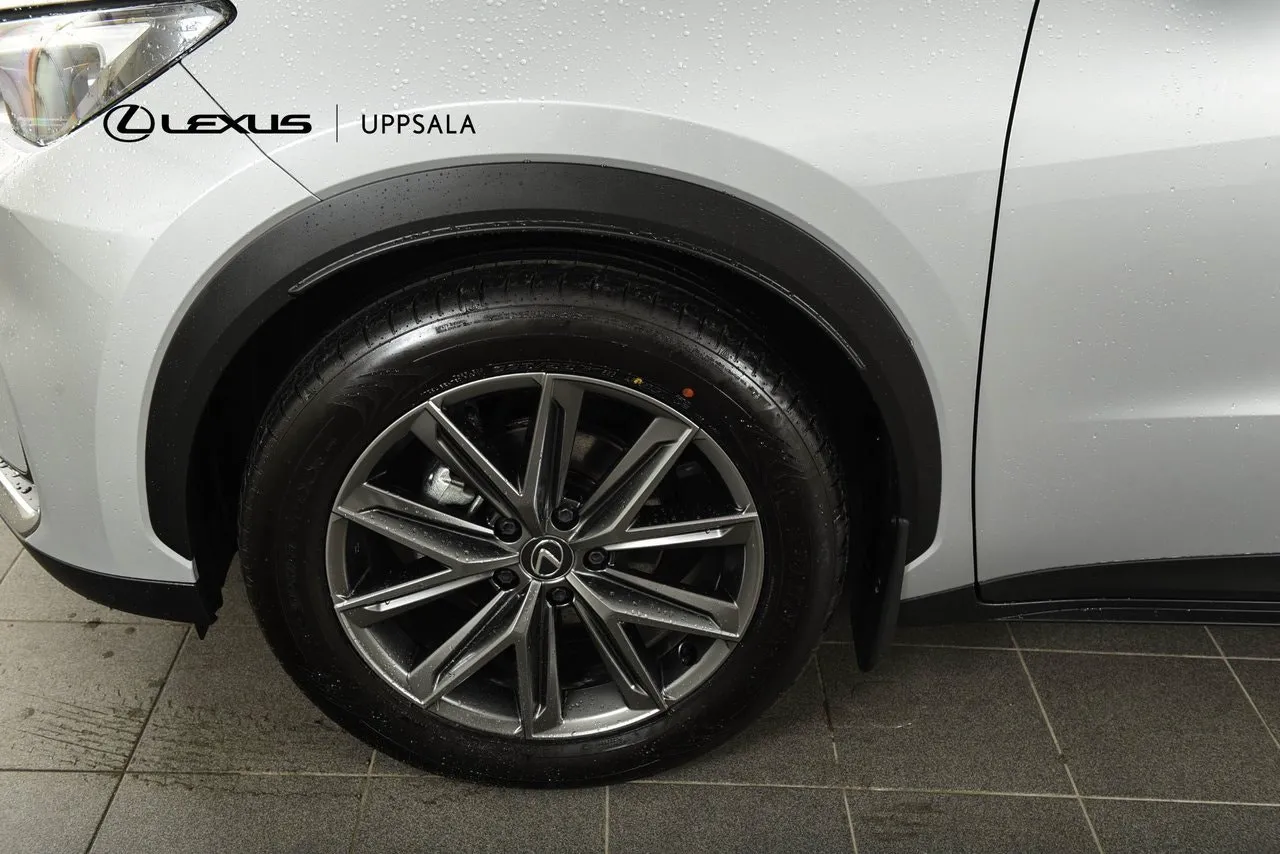 Lexus LBX bild 20