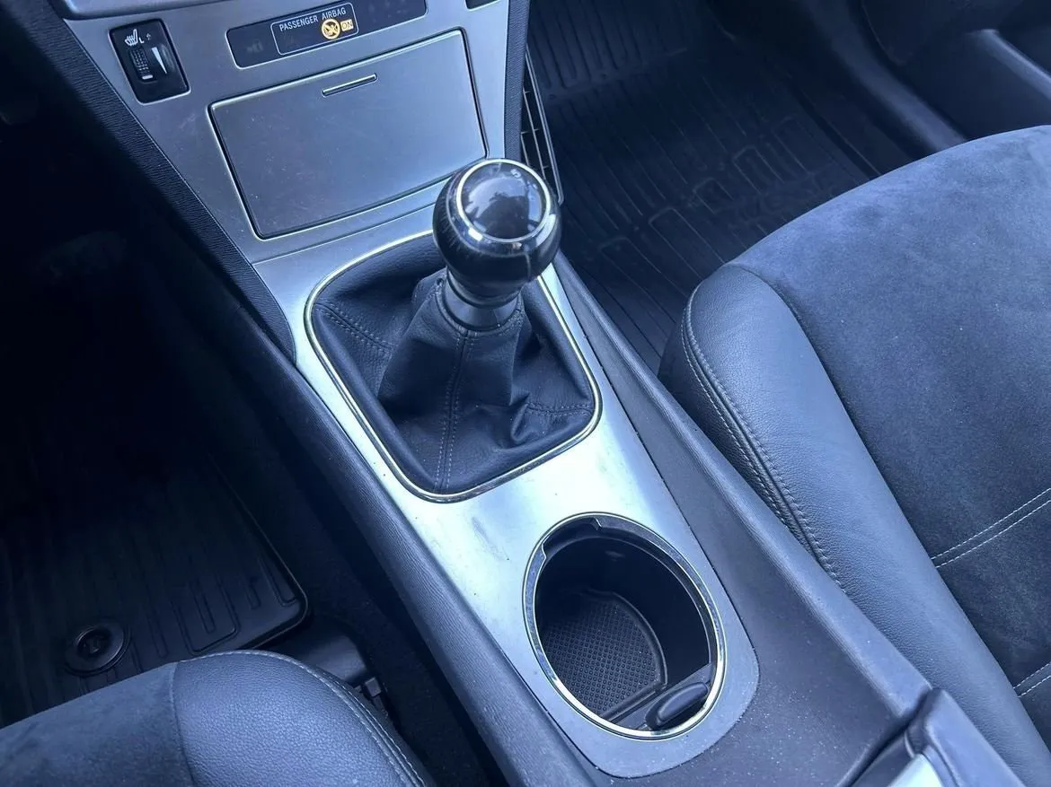 Toyota Avensis bild 15